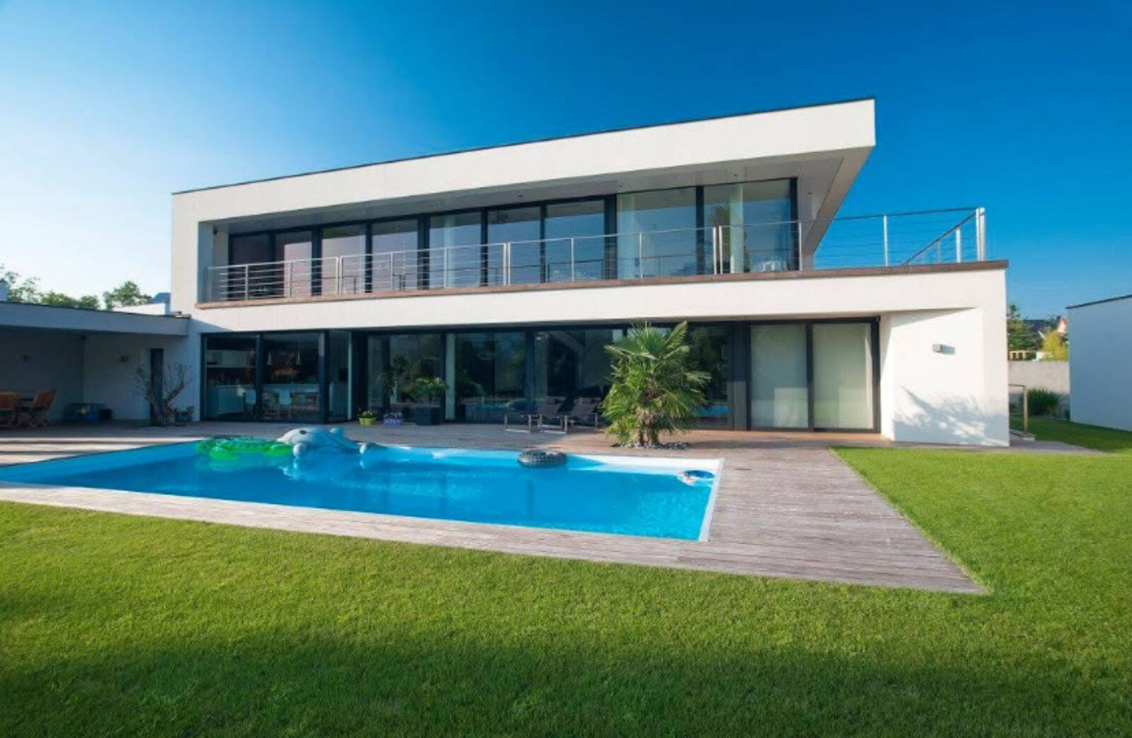 Villa R1, France